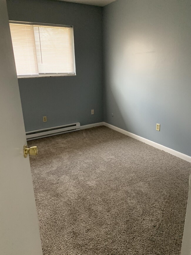 Building Photo - 1126 E State St