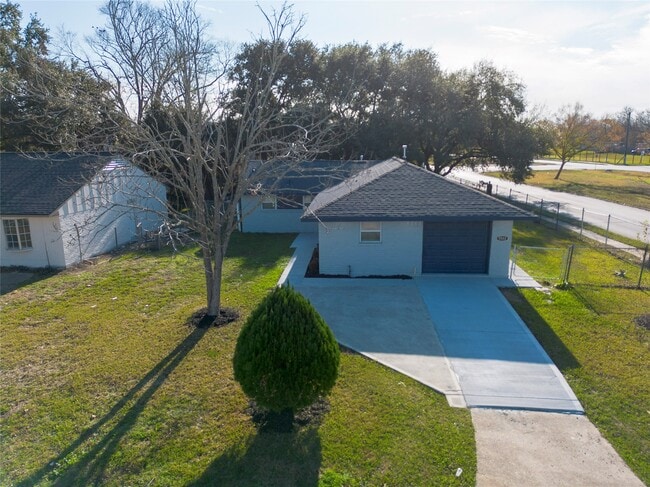 Building Photo - 5502 Elm Tree Dr