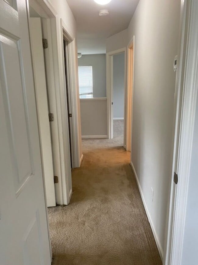 Building Photo - 203 Linfoot Ct