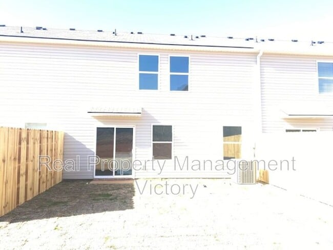 Building Photo - 104 Marine Dr