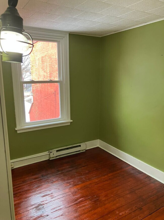 Building Photo - 14 Old Dorwart St