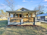 Building Photo - Limited Time Special Offer - Split your security deposit payment. 3 Bed/1 Bath Home with Fenced Y...