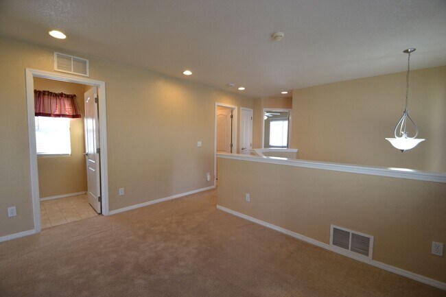 Building Photo - Beautiful 4 Bedroom Home Available Now!