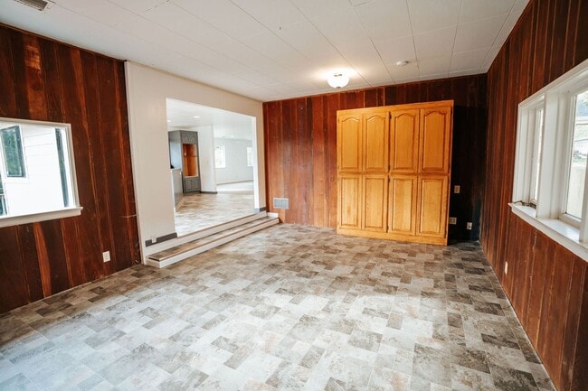 Building Photo - Spacious 4-Bedroom Home with Stunning Hilltop Views in Fortuna, CA