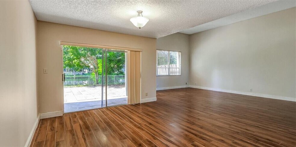 Building Photo - 1110 NW 108th Ave