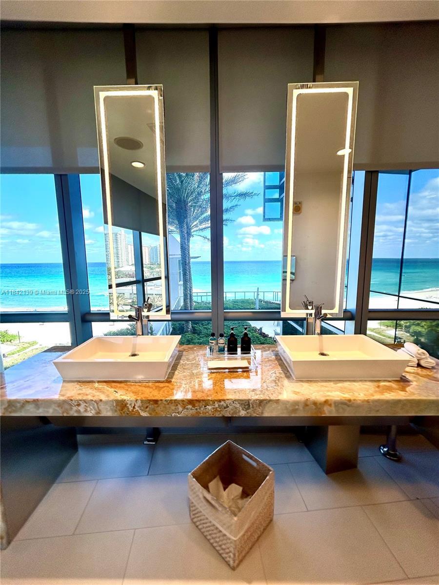 Building Photo - 17121 Collins Ave