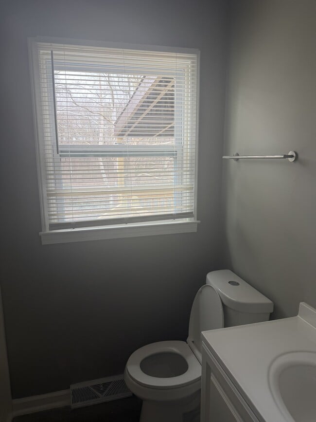 Building Photo - 524 Newcastle Rd