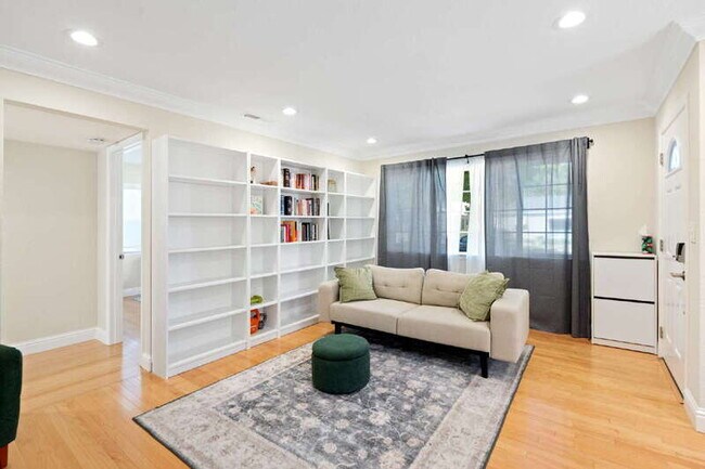 Building Photo - 4311 Cabrillo Way