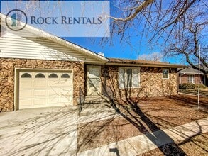 Building Photo - 2 Bed 2 Bath Duplex with Full Basement