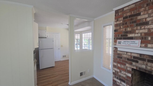 Building Photo - West Columbia