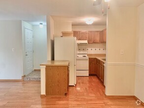 Building Photo - Beautiful and large 1 BR 1 BA! washer and ...