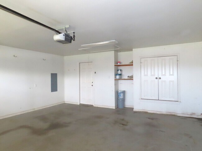 Building Photo - Gorgeous 3 Bedroom, 2 Bath Home in Flint!