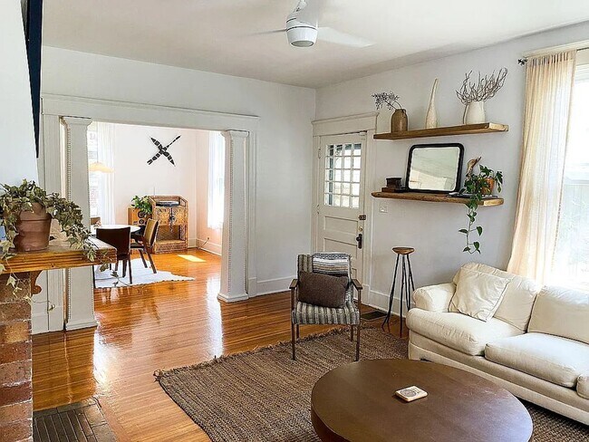 Building Photo - STUNNING BEECHMONT HOME WITH SOLAR PANELS ...