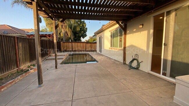 Building Photo - 4725 Dandelion Loop