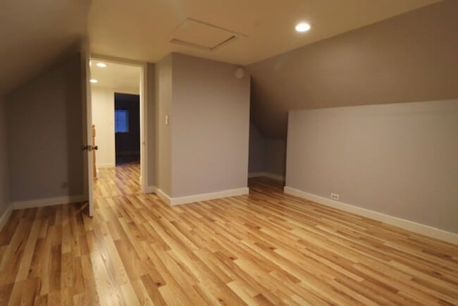 Building Photo - Ravenna Charmer!!’