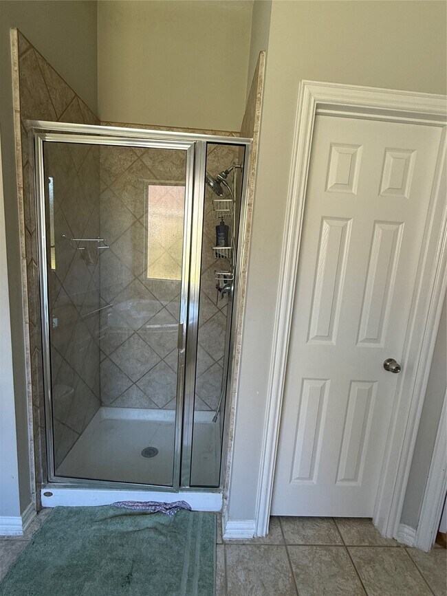 Building Photo - 814 Spring Mist Ct