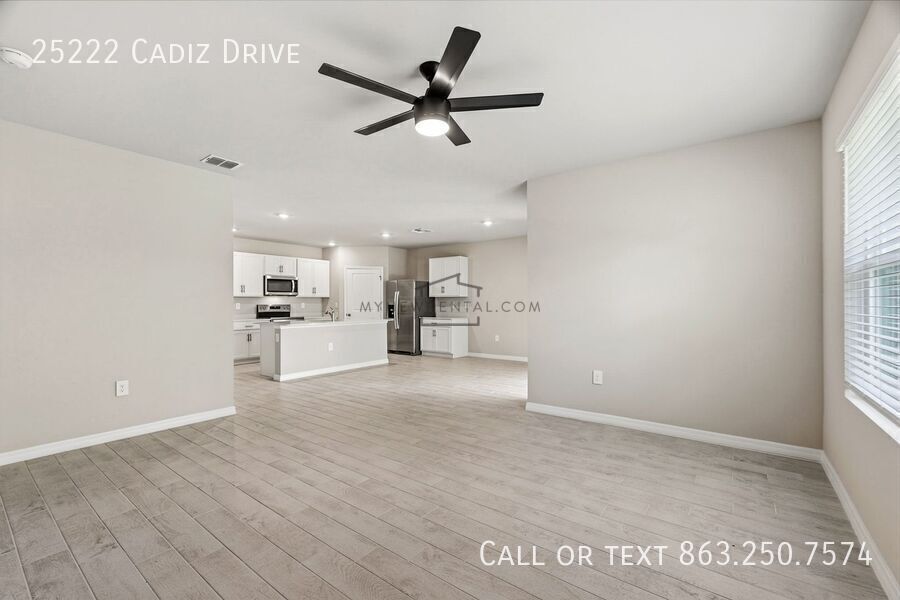 Building Photo - 25222 Cadiz Dr