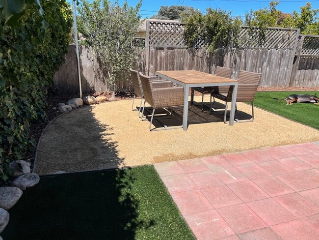 Building Photo - 1209 Darwin St