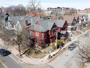 Building Photo - 636 University Ave