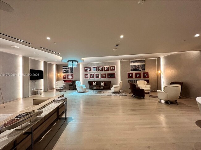 Building Photo - 1000 Brickell Plaza