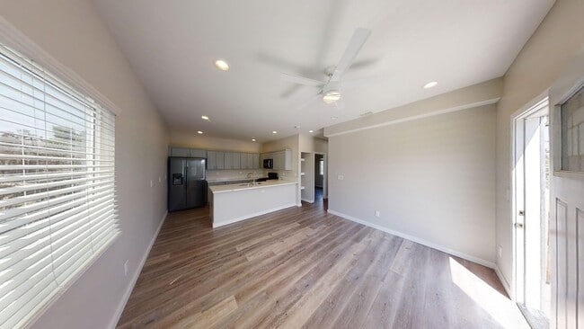 Building Photo - 5327 E Falls View Dr