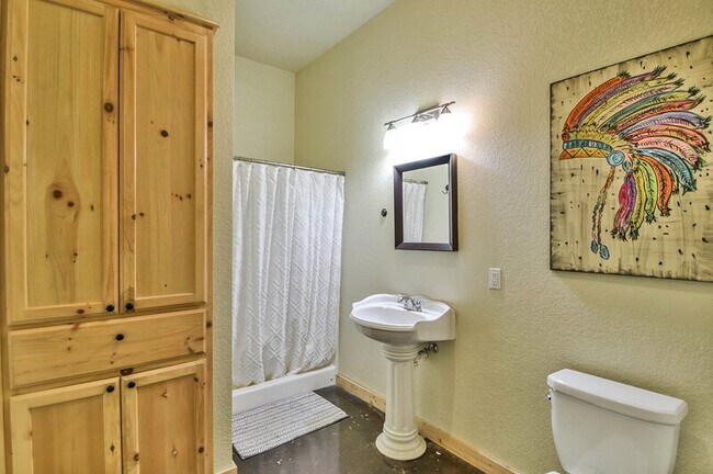 Building Photo - Modern 2 Bedroom, 2 Bath Multiplex Unit | Water + WiFi Included