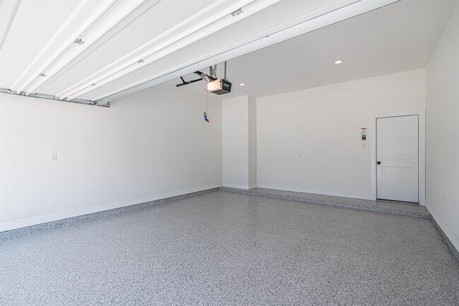 Building Photo - 152 Red Cascade Trl
