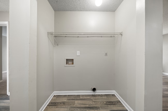 Building Photo - 2431 Hill St