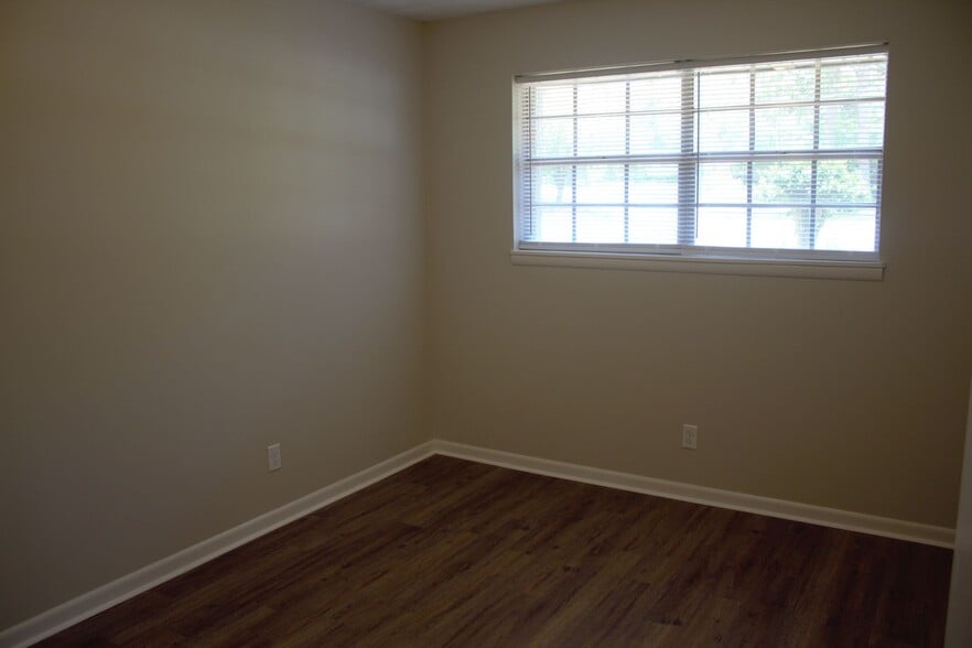 Room #2 - 2504 Choctaw St