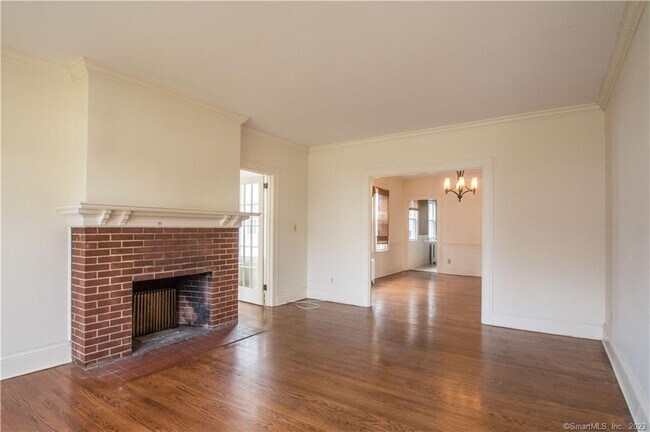Building Photo - 77 Maplewood Ave