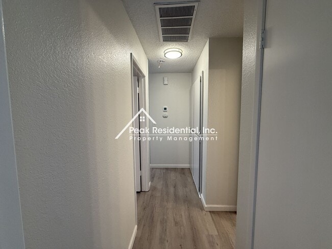 Building Photo - Wonderful 2bd/2ba Fair Oaks Duplex with Garage