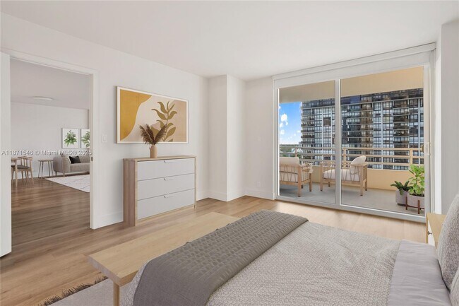 Primary Photo - 555 NE 34th St