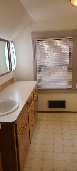 Building Photo - 5116 Meridian Ave N