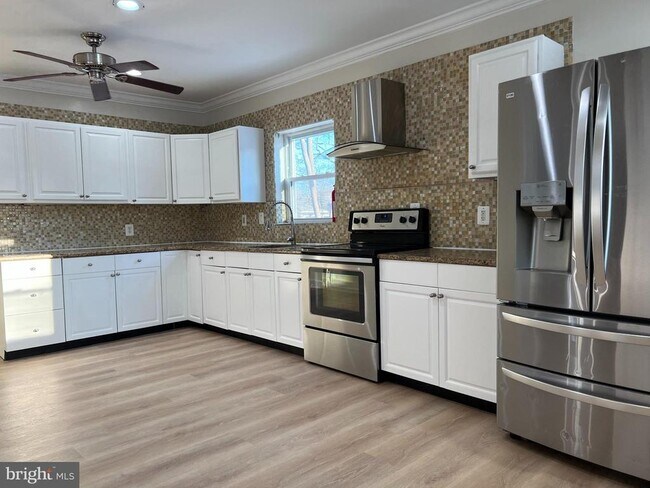 Building Photo - 7925 Ashboro Dr