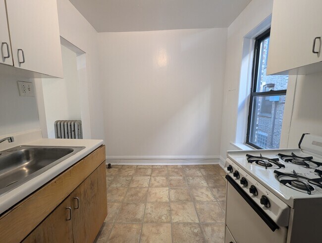 Building Photo - 2706 N Spaulding Ave