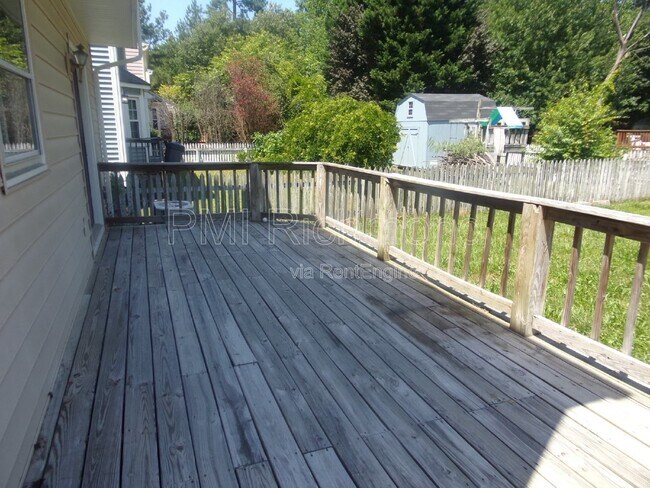 Building Photo - 1703 Danhurst Dr