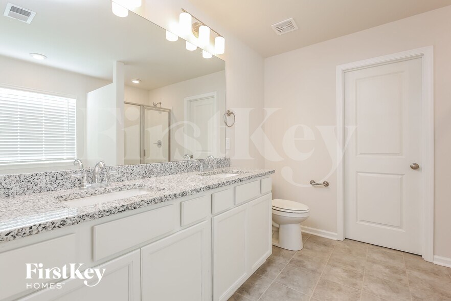 Building Photo - 16 Ramblehurst Rd