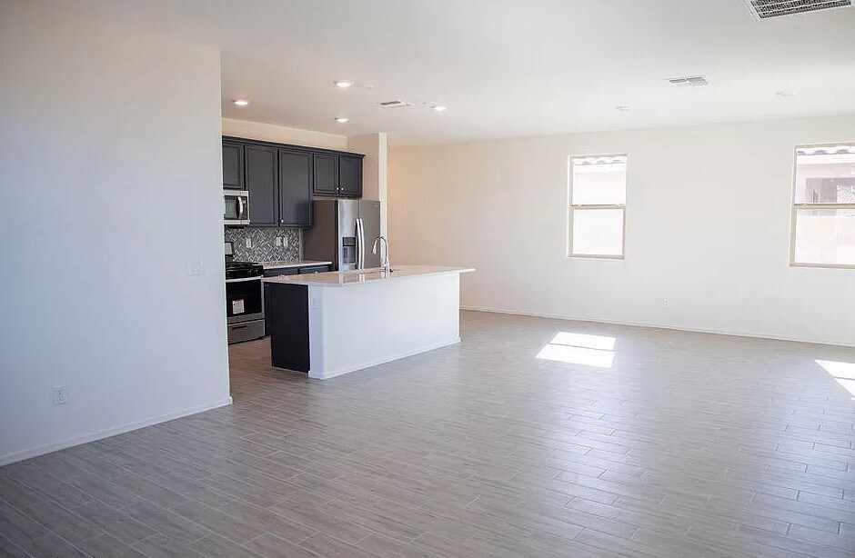 Building Photo - 10671 W Harrigan Dr