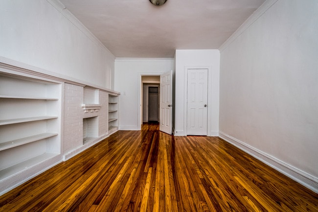 Building Photo - 8000 S Ellis Ave