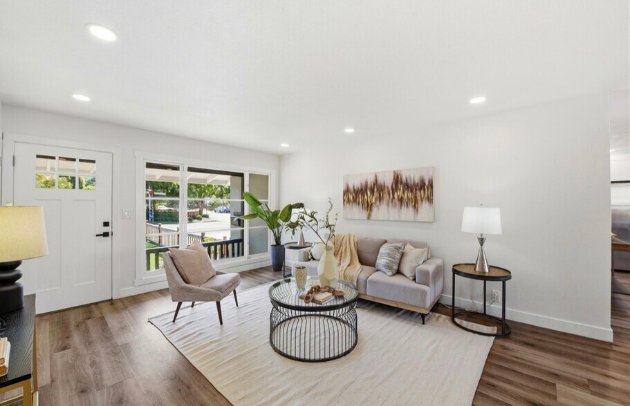 Building Photo - 641 Toyon Ave