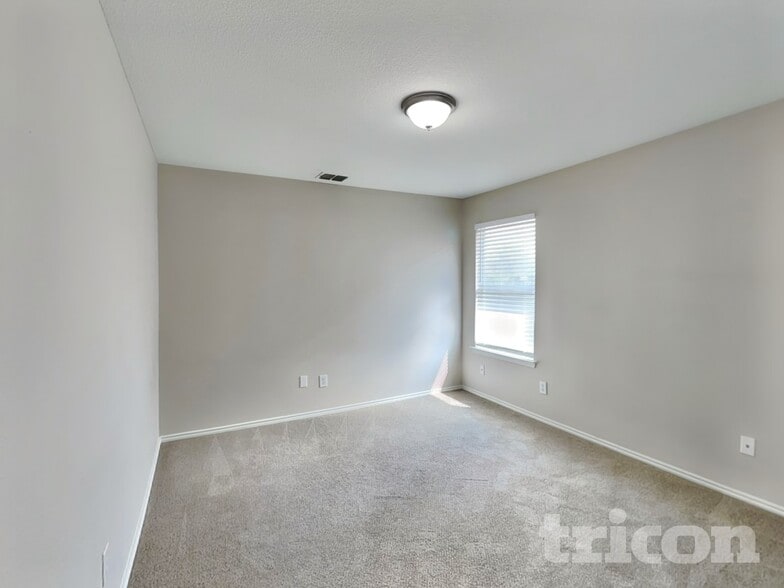 Building Photo - 231 Cardinal Way