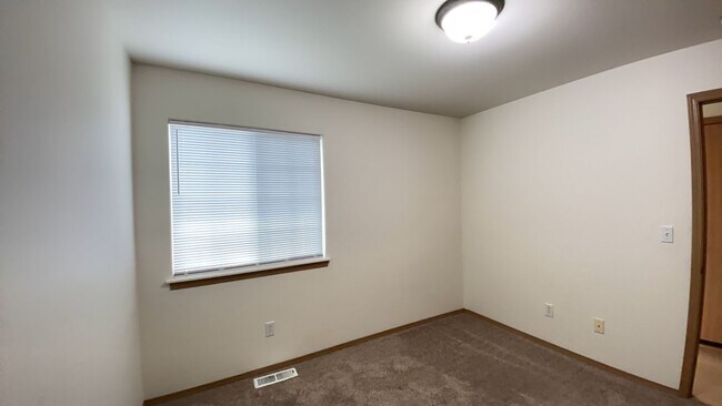 Building Photo - CM#4