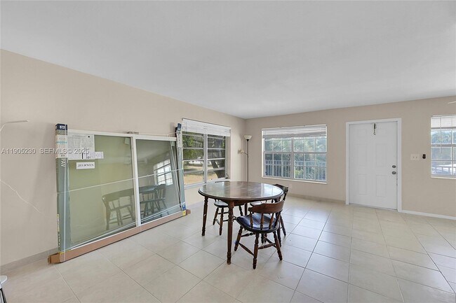 Building Photo - 3217 NE 11th St