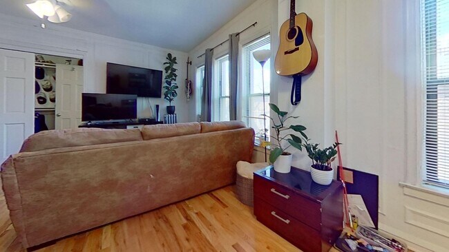 Interior Photo - 601 W. Deming Pl