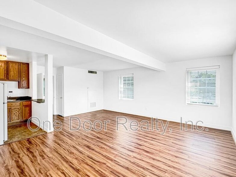 Building Photo - 732 Scotland St