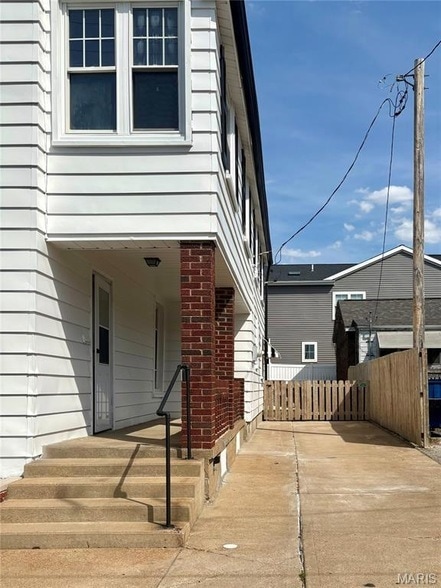 Building Photo - 1928 Macklind Ave