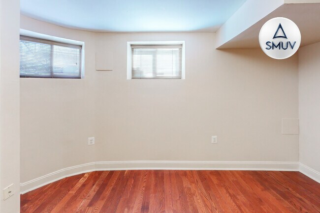 Building Photo - 2225 Brookfield Ave