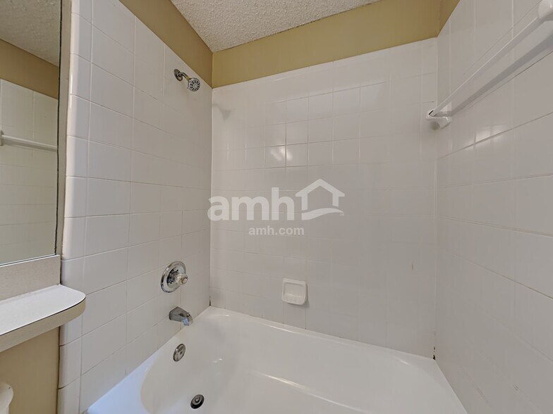 Building Photo - 2562 Glenfield Dr