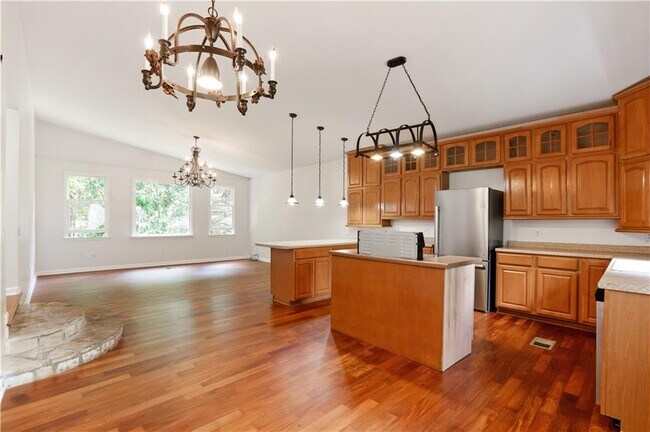 Building Photo - 696 Elberta Dr