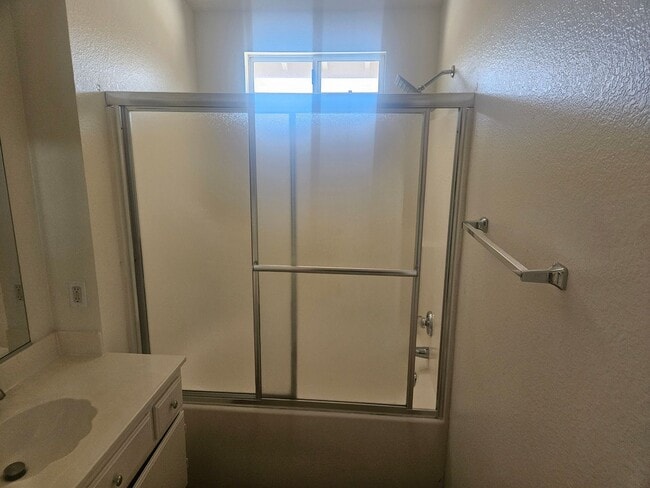 Building Photo - 3 bedroom home on cul-de-sac!